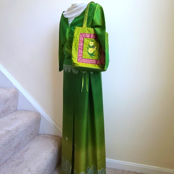 Green Silk Iridescent 3 Piece Top, Wrap Skirt & Bag - Picture 5 of 14